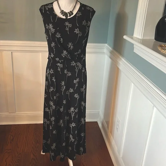Chaus Women’s dress Size M Black and White